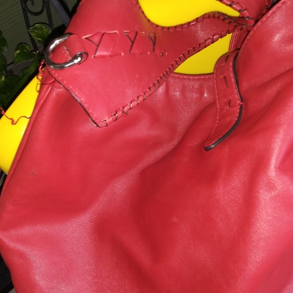 LADIES LARGE BAG BY GUCCI - Picture 2 of 3